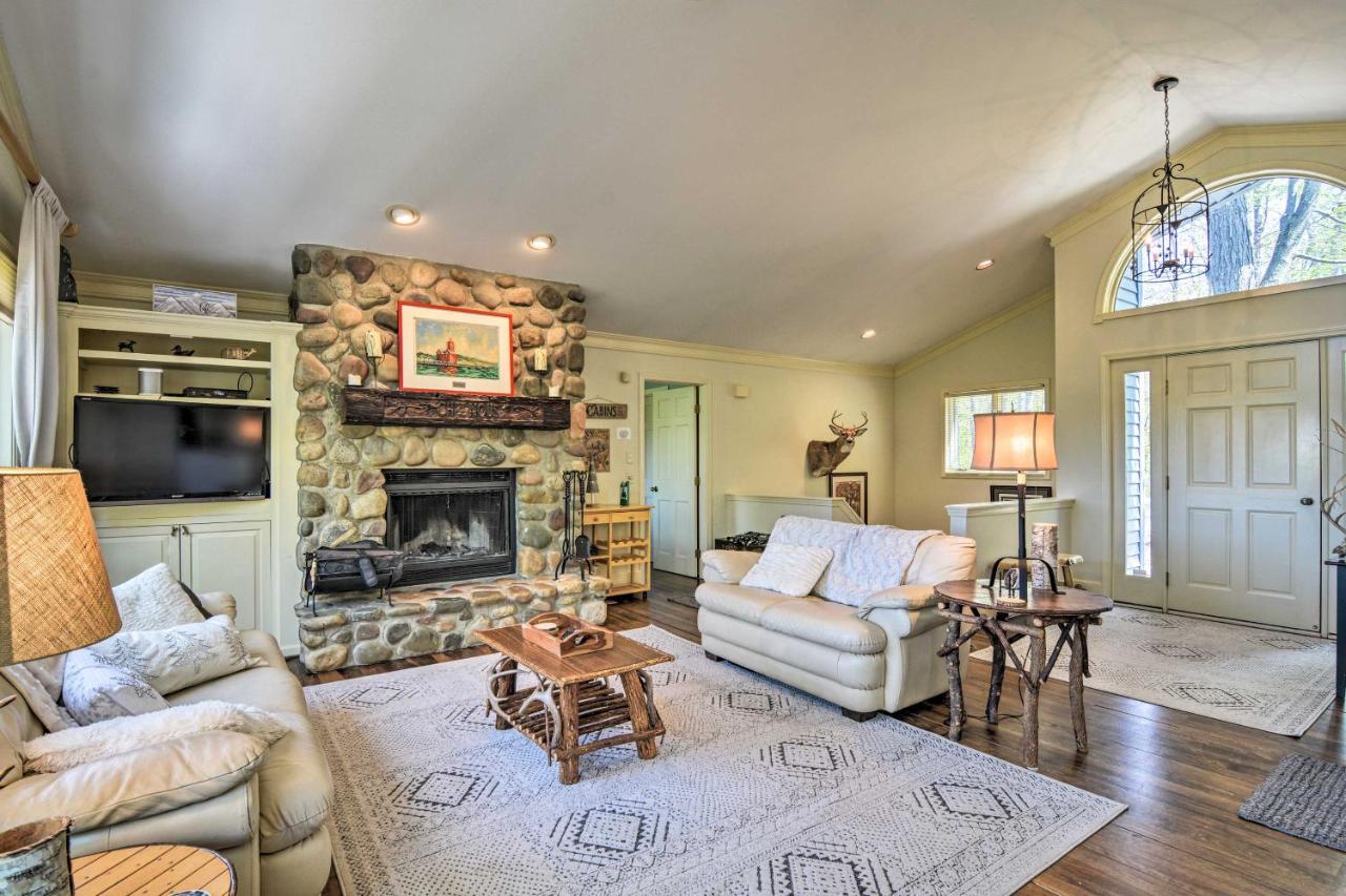 Resort-Style Harbor Springs Home With 2 Decks! Екстериор снимка