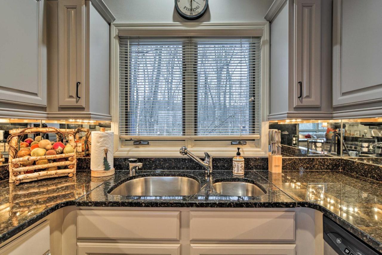 Resort-Style Harbor Springs Home With 2 Decks! Екстериор снимка