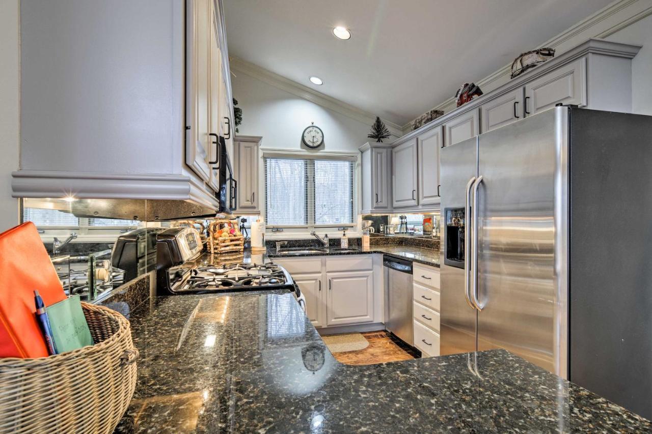 Resort-Style Harbor Springs Home With 2 Decks! Екстериор снимка